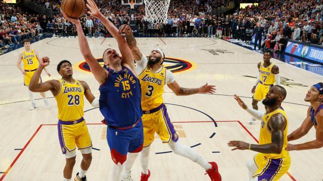 开云体育网址-大逆转功亏一篑！湖人首战告负却找到赢球密码？