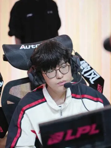 开云体育平台-选下狼人稳定惩戒拿龙，今天JieJie的状态是否有点火热？