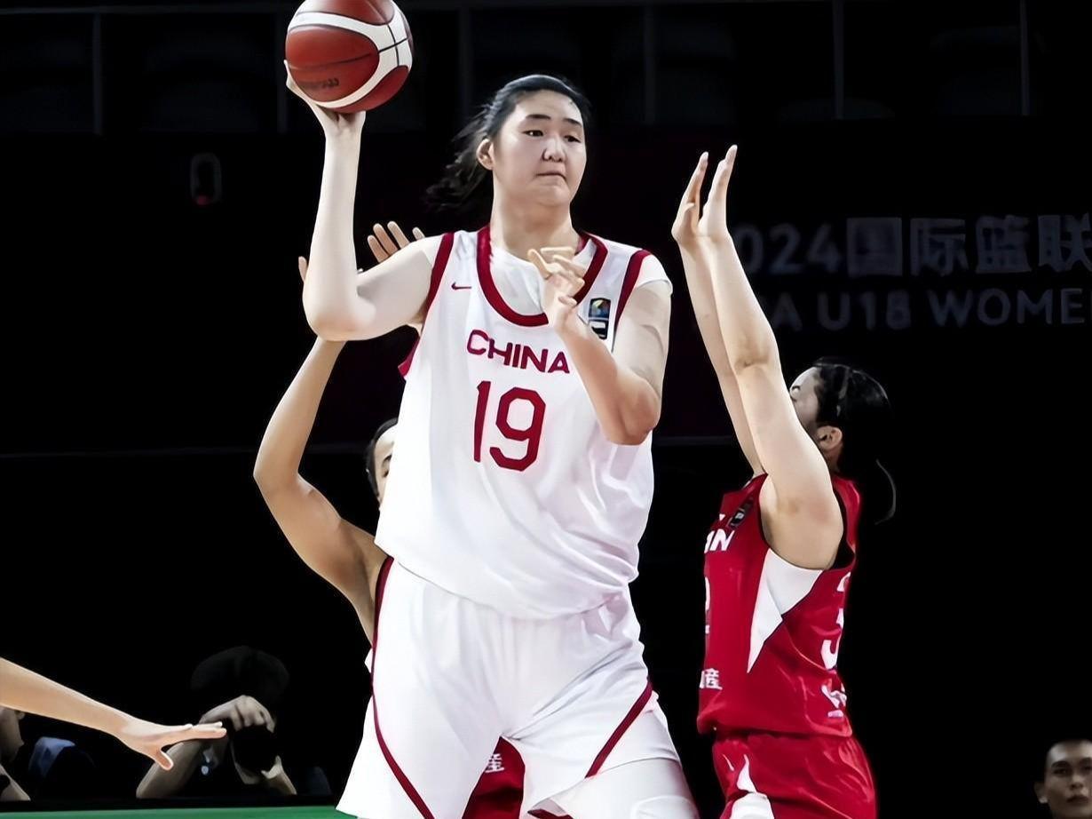 开云体育平台-女版姚明暂离国家队，短期弃用非浪费天赋，长期打磨方出顶级内线